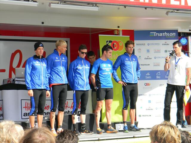 Team Stadtwerke Witten mit dem Langenhagener Jonas Schomburg (2. v. li.), der in der Gesamtwertung auf den 9. Platz kommen sollte.