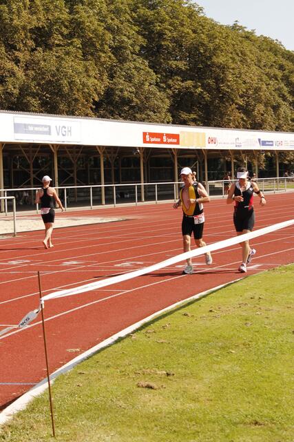 Nur noch 100 Meter im Otto-Schade-Stadion.