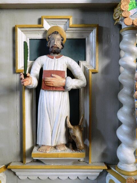 Neben  Lukas ist der Stier.