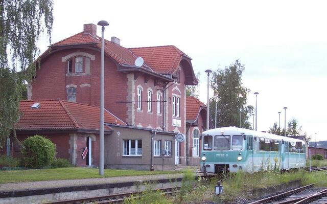 Triebwagengarnitur am Bhf Naumburg Ost