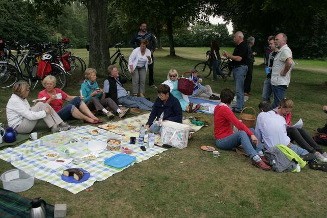 Beim Picknick diskutierten die Anwesenden über die Seepläne.