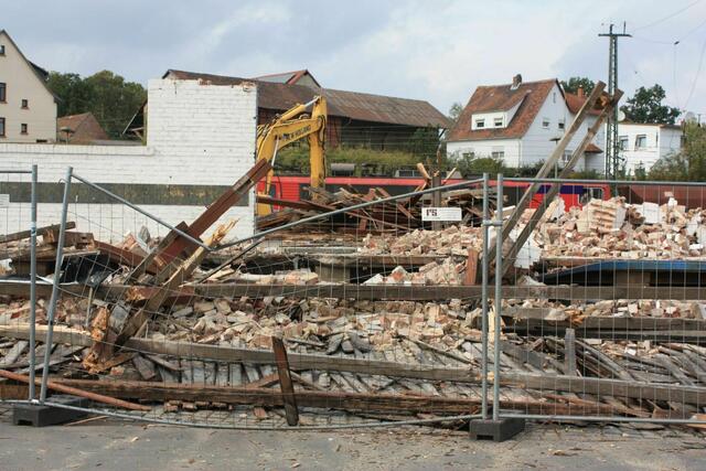 Beschädigter Bauzaun