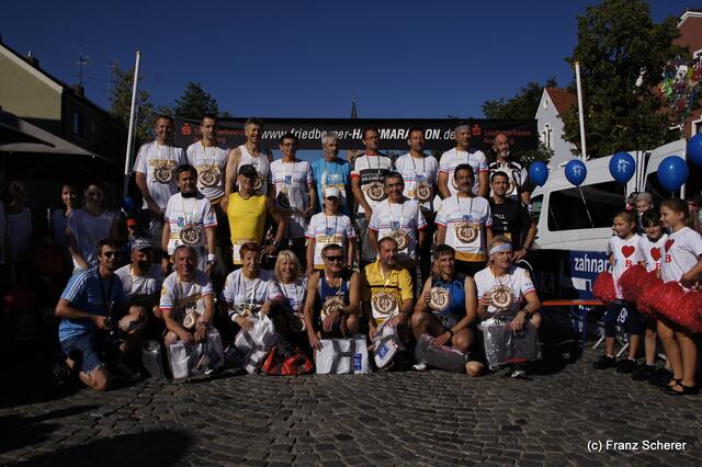10. Friedberger Halbmarathon 2012 - Ehrung für die Teilnehmerinnen und Teilnehmer, die zum zahnten Mal dabei sind