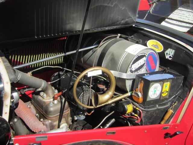 Der Motor (Hupe nicht original)