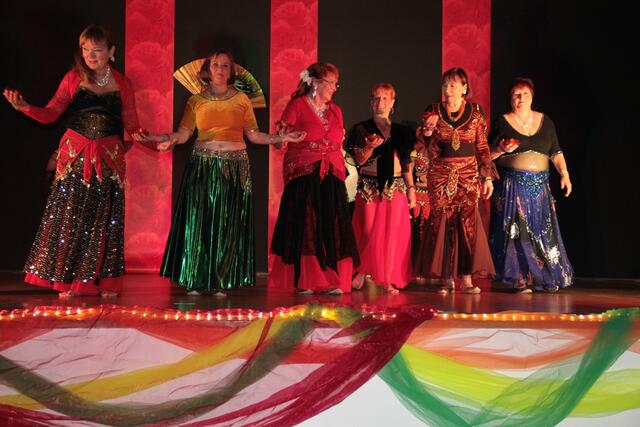 mit einem türkische Folkloretanz!