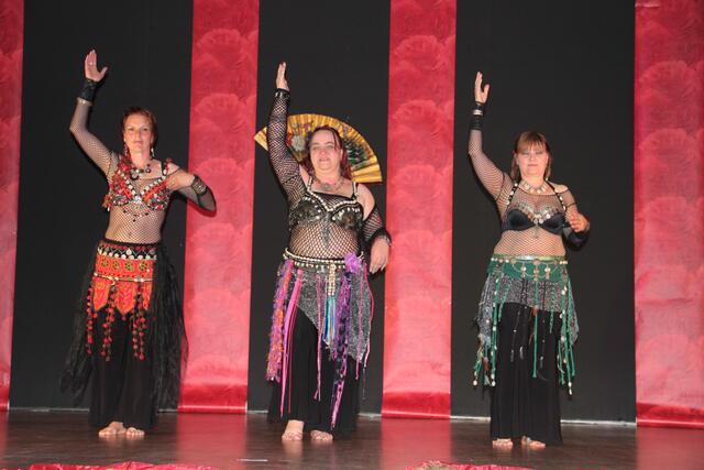 Die Waahimahs mit ihrem Tribaltanz!