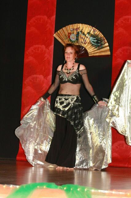 Tanz mit Silberschleiern