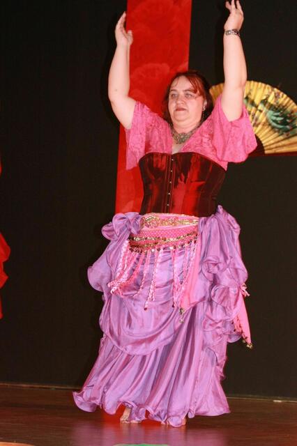 vorgetragen von Shimasira, einer Zweiertanzgruppe