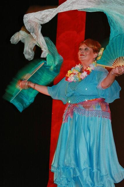 Rashia beim hawaianischen Schleiertanz