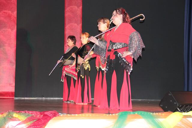 Stocktanz der Gruppe Paradies Oriental.......