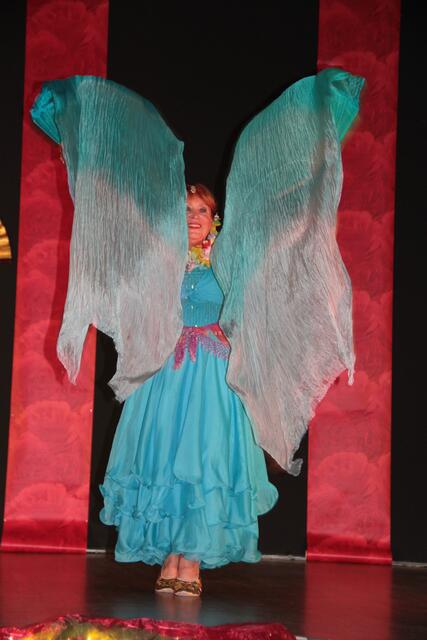 Rashia ist mit ihren Fächerschleiern auf Hawaii gelandet!