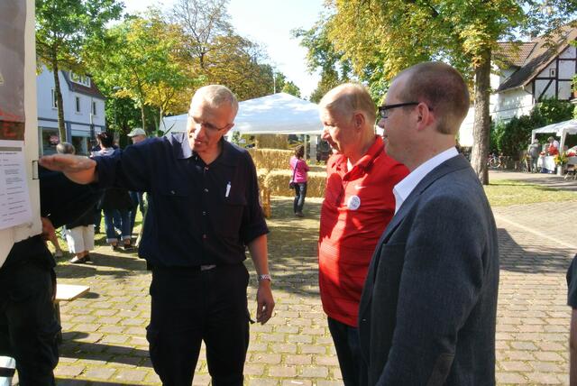 Die Freiwillige Feuerwehr Hänigsen simuliert in einem Container wie wenig man in einem verrauchten Raum sieht! Lösung: nahezu nichts - deshalb gibt es davon auch kein Foto