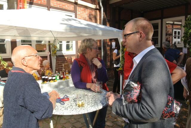 Mit Christoph Emelius und Karin Scheller am Getränkestand der örtlichen SPD!
