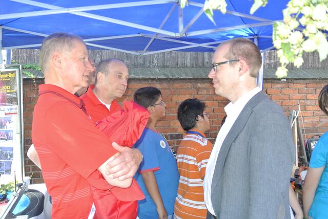 Bei den Bürgerschützen wird Schießen mit Bogen und LICHTpunktgewehr geboten.