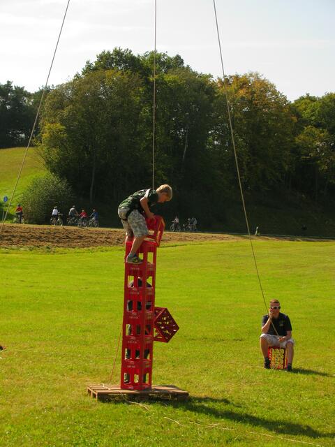 Kistenstapeln bei der Strassmühle Hachborn