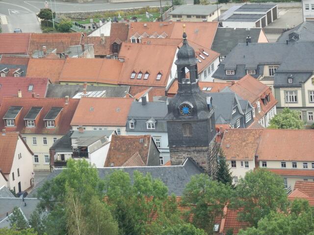 Blick vom Turm auf die Kirche