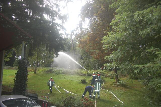Das im Wald befindende Wohnhaus musste gerettet werden