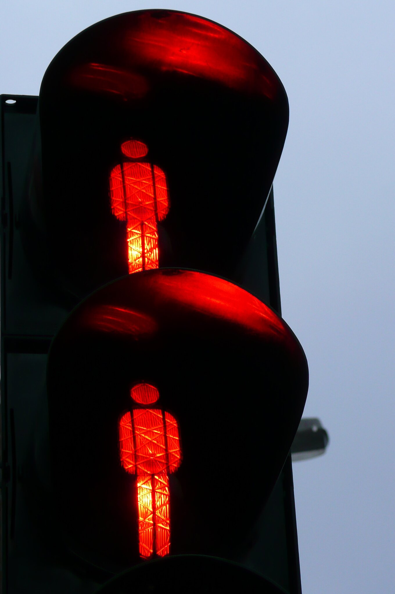 Bei Rot über die Ampel Sollen Fußgänger dafür Bußgeld zahlen? Laatzen