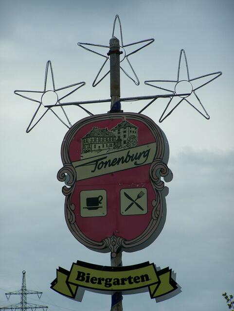 Eingangsschild der Tonenburg