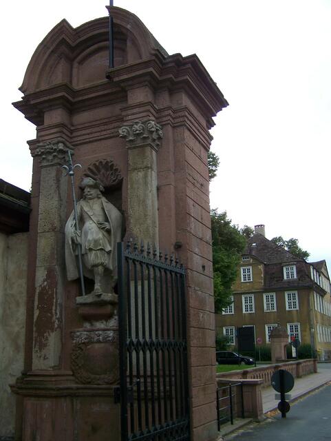 Eingang zu Schloss Corvey. "Corvey gehörte zu den einflussreichsten Klöstern des Frankenreiches", erklärt das Ehepaar Pirone.