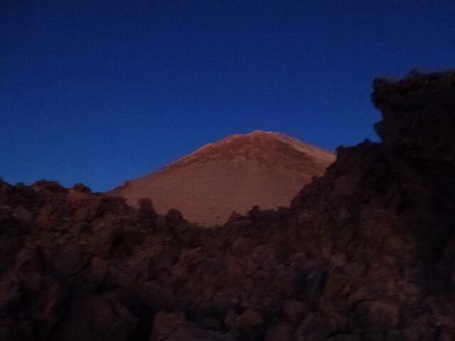 Erstes Morgenlicht am Teide