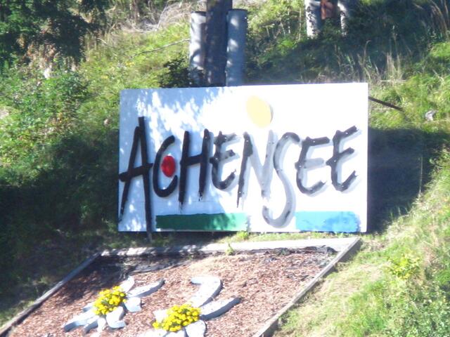 Geschmückte Tafel am Achensee.