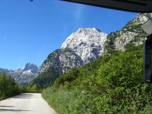 Auf der Fahrt zur Gramai Alm vom Bus aus fotografiert
