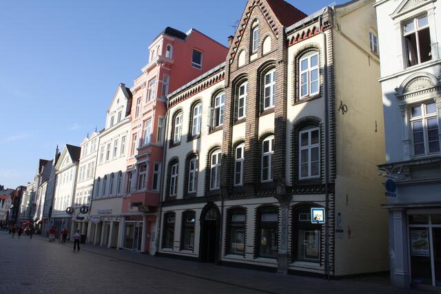 das ist die "große Strasse" mit den wunderschönen  Patricier-Häusern