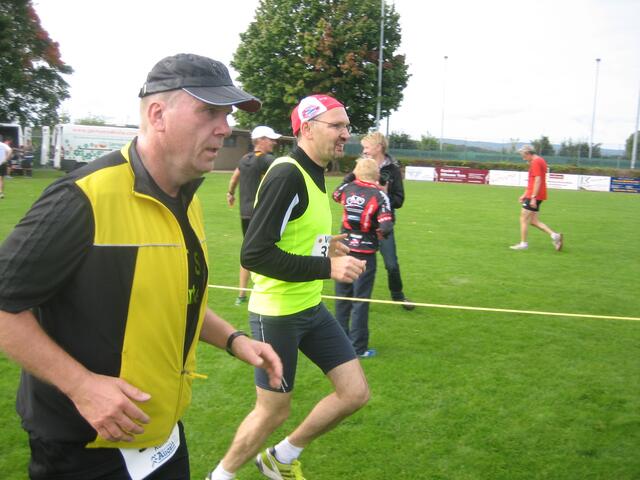 Reiner Beck und Jochen Zittier, Halbmarathon in 1:47 Std.
