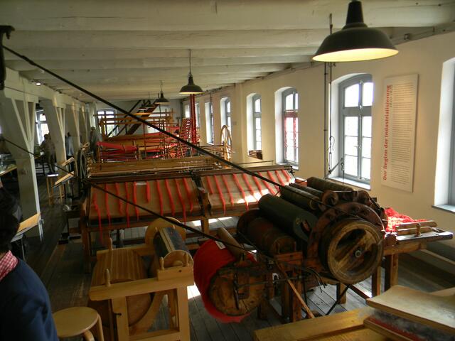 Chronoligisch nach Zeitepochen wurden die Herthaner im Museum herumgeführt.