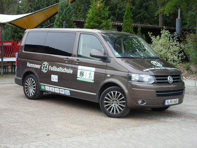 Der Bus der Fußballschule.