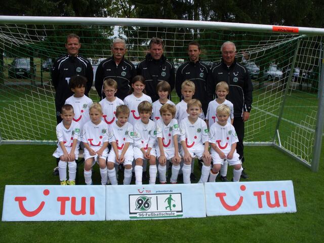 Gruppe 1 mit Trainerstab.