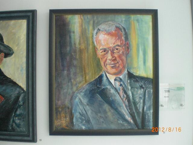 Herr Baumann Ex Bürgermeister gemalt von Frau Hiekisch als Leihgabe vom Rathaus.