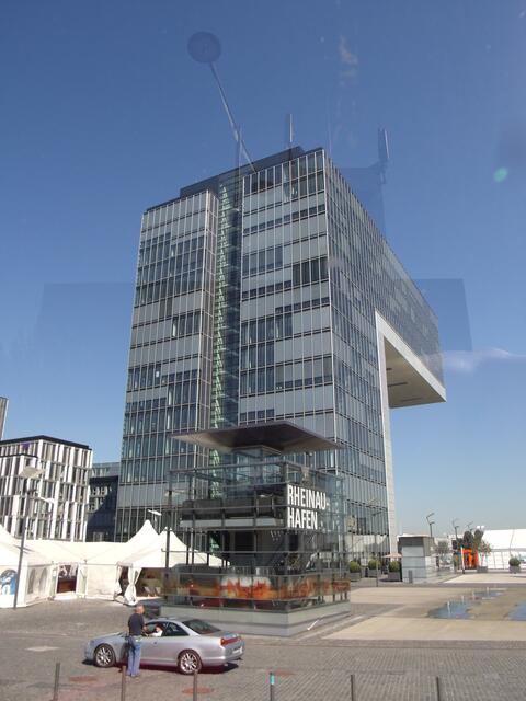 Gebäude am Rheinau Hafen