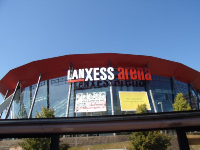 Die Lanxess Arena, Deutschlands größte Veranstaltungshalle, hier spielen u.a. die Kölner Haie ihre Heimspiele in der Deutschen Eishockey Liga (DEL)