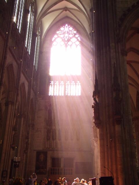 kommt buntes Licht in den Dom