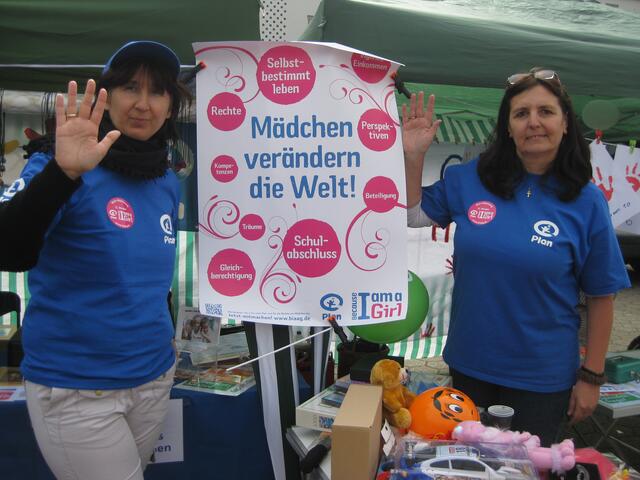 Plan-Aktion "Raise your hand" für die Unterstützung der Mädchen dieser Welt