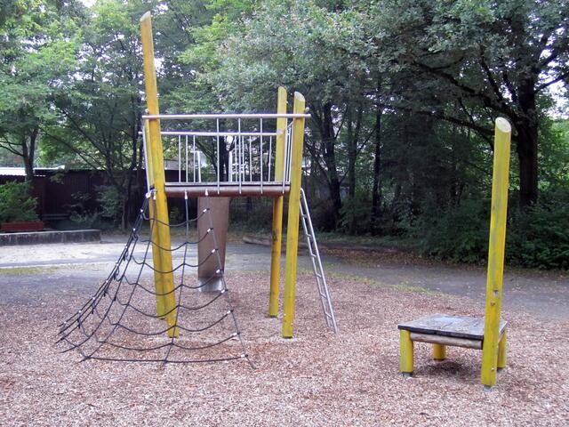 Alles gut gepflegt, aber nichts ist leerer als ein Spielplatz ohne Kinder.