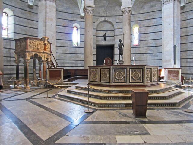 Pisa - Toscana - Italien.
Piazza dei Miracoli
Baptisterium (1152).
