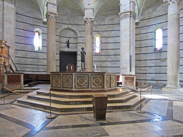 Pisa - Toscana - Italien.
Piazza dei Miracoli
Baptisterium (1152).