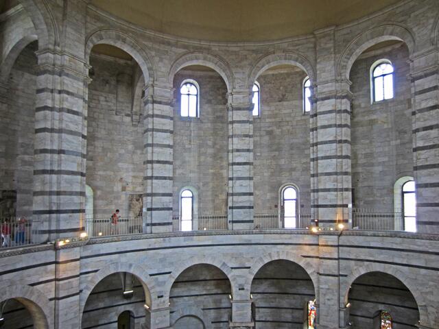Pisa - Toscana - Italien.
Piazza dei Miracoli
Baptisterium (1152).