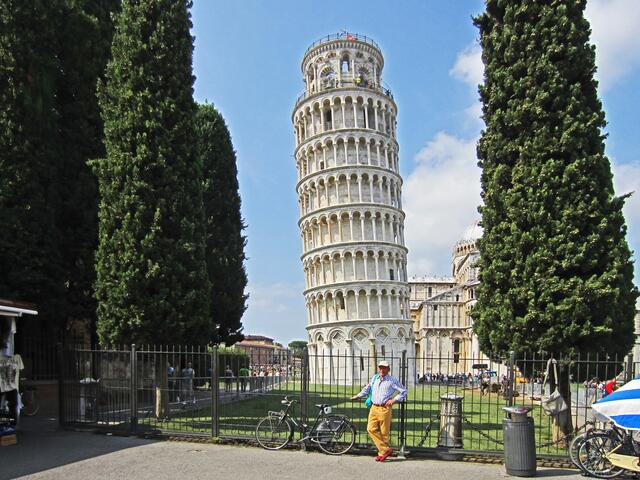 Pisa - Toscana - Italien.
Piazza dei Miracoli
Glockenturm (Campanile) 
für den Dom in Pisa. 
(Schiefer Turm von Pisa.)
55 m hoch,
Durchmesser 12 m.
1173 - 1372 (200 Jahre!)