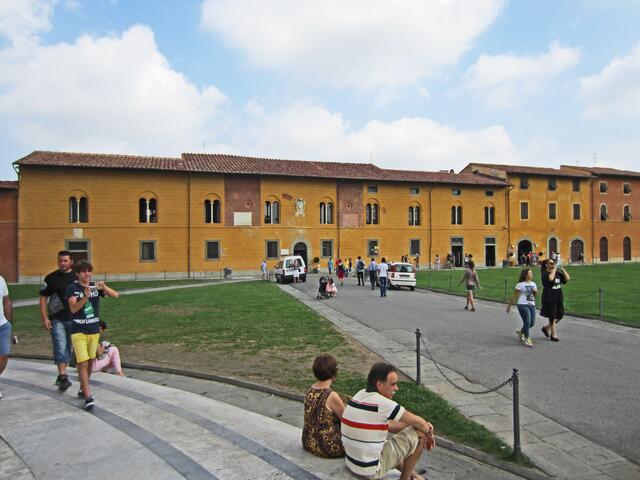 Pisa - Toscana - Italien.                                                       Piazza dei Miracoli - "Platz der Wunder".
Hier sind die Kathedrale, das Baptisterium, 
der Campanile und der Campo Santo.