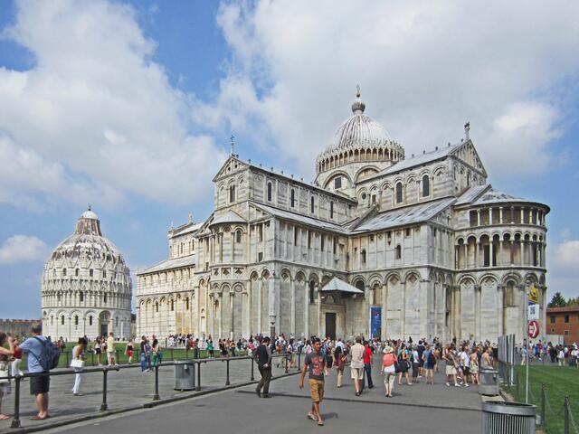 Pisa - Toscana - Italien.                                                       Piazza dei Miracoli - "Platz der Wunder".
Hier sind die Kathedrale, das Baptisterium, 
der Campanile und der Campo Santo.