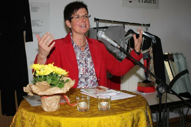 Frauencafe im Jugendzentrum Röntgenweg, Referentin Christiane Rösel (22.09.2012) | Foto: Sören-Helge Zaschke