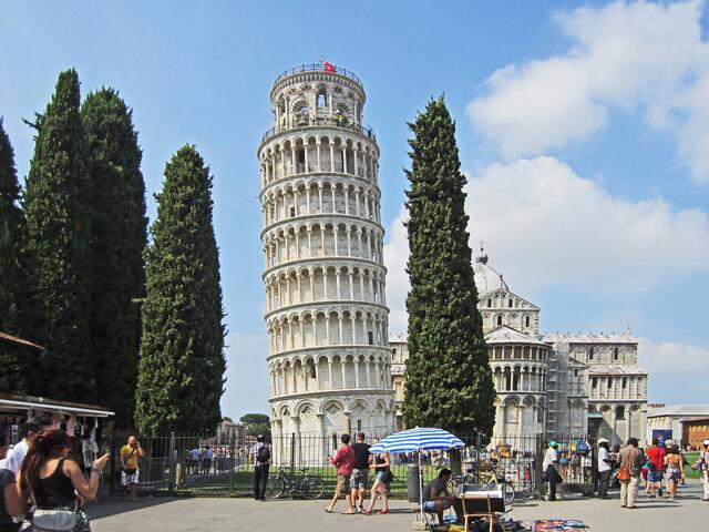 Pisa - Toscana - Italien.
Piazza dei Miracoli
Glockenturm (Campanile) 
für den Dom in Pisa. 
(Schiefer Turm von Pisa.)
55 m hoch,
Durchmesser 12 m.
1173 - 1372 (200 Jahre!)