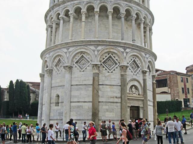 Pisa - Toscana - Italien.
Piazza dei Miracoli
Glockenturm (Campanile) 
für den Dom in Pisa. 
(Schiefer Turm von Pisa.)
55 m hoch,
Durchmesser 12 m.
1173 - 1372 (200 Jahre!)