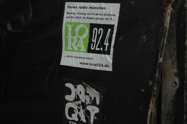 Und wir meinen: Radio Lora - der Freie Münchner Sender  auf 92,4 - gehört EINgeschaltet :-)
