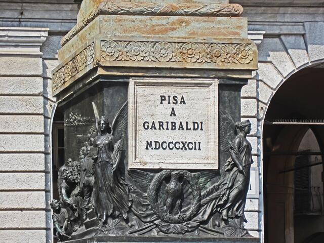 Pisa - Toscana - Italien. 
Bronzestatue 
des Giuseppe Garibaldi (1807 - 1882) 
in Pisa, Piazza Garibaldi.
Garibaldi  MDCCCXCII