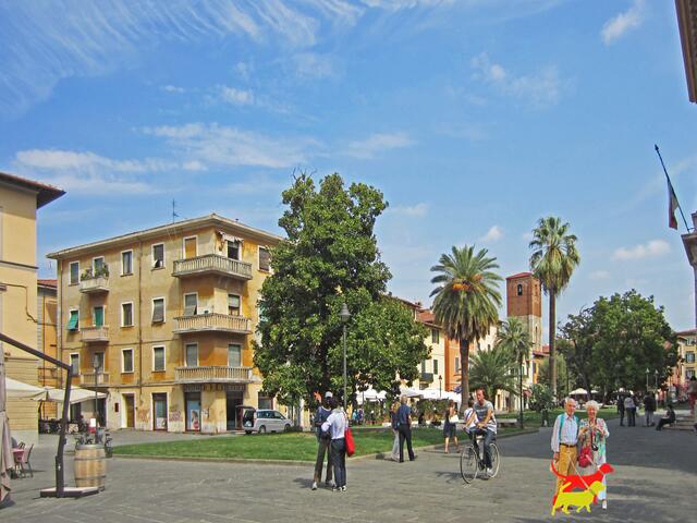 Pisa - Toscana - Italien. 
Piazza Dante 
ist ein beliebter Treffpunkt 
für Studenten der Stadt Pisa.